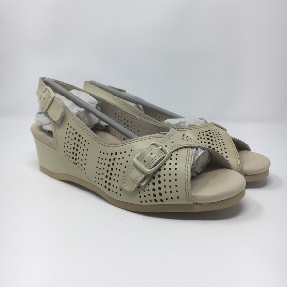 Lovely leather-like flats perfect for work. - Picture 8 of 9